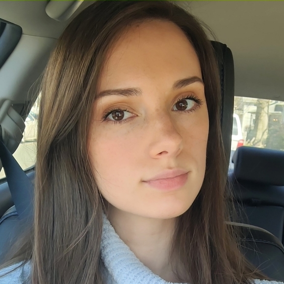 Meet your Posher, Erika - Picture 1 of 1